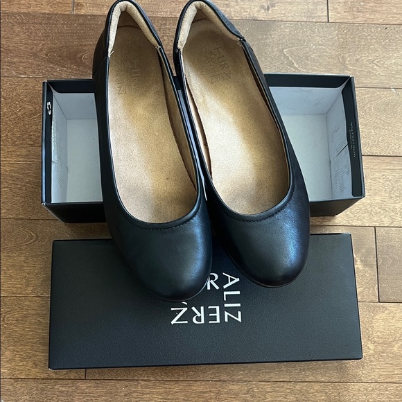 Naturalizer Flexy Leather Black Ballet Flats - Picture 16 of 16